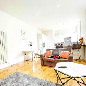 2 Bed Apartment London